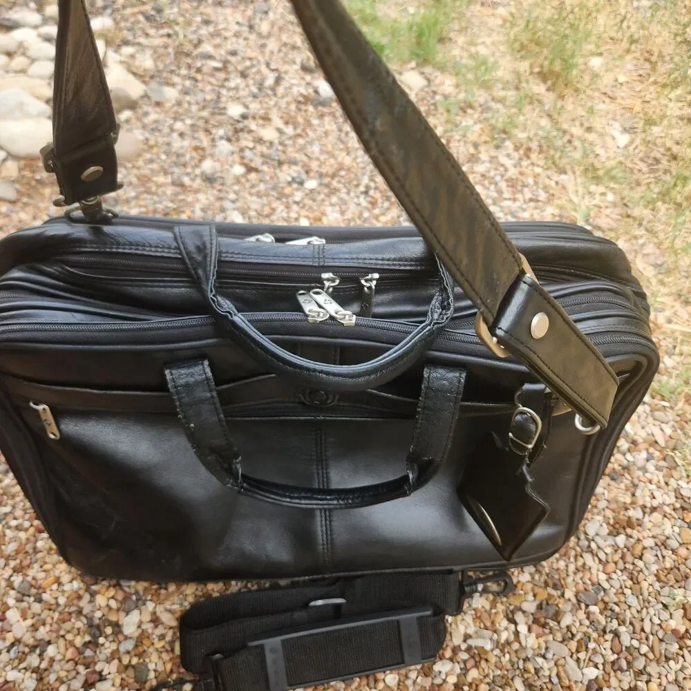 Samsonite Leather Expandable Laptop Messenger Briefcase Bag Black 15.4” Screen